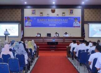 Suasana Rapat Koordinasi Tim Percepatan Penurunan Stunting Kota Payakumbuh tahun 2025 yang berlangsung di Aula Ngalau Balai Kota, dengan peserta dari berbagai OPD dan elemen masyarakat.