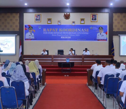 Suasana Rapat Koordinasi Tim Percepatan Penurunan Stunting Kota Payakumbuh tahun 2025 yang berlangsung di Aula Ngalau Balai Kota, dengan peserta dari berbagai OPD dan elemen masyarakat.