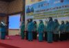 Pelantikan pengurus organisasi perempuan Kota Payakumbuh oleh Ketua TP-PKK Provinsi di atas panggung Aula Balai Kota.
