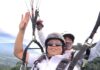 Wakil Wali Kota Payakumbuh Elzadaswarman terbang tandem paralayang dari Puncak Lontiak, Sumatera Barat.