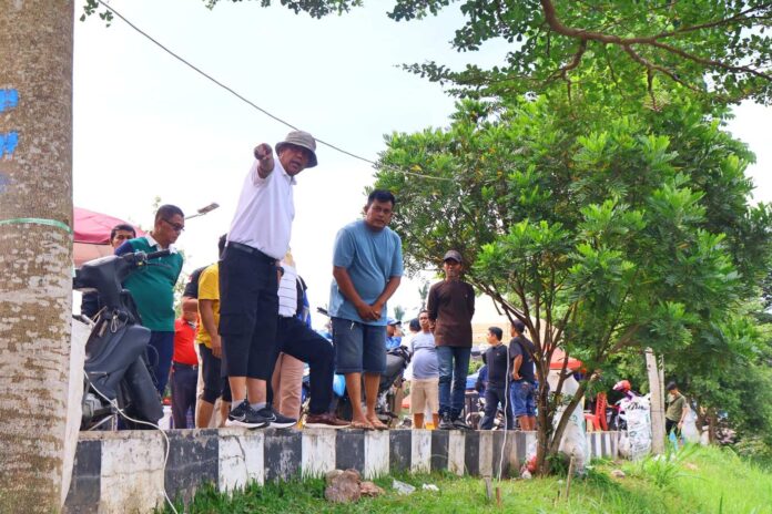 Wawako Payakumbuh Sidak Batang Agam, Tegaskan Ketertiban dan Kebersihan Kawasan Publik Wakil Wali Kota Payakumbuh Elzadaswarman melakukan peninjauan langsung di kawasan ruang publik Batang Agam, didampingi sejumlah pejabat dan warga.