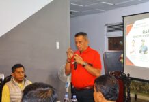 Wakil Wali Kota Payakumbuh Elzadaswarman berbicara di depan peserta dalam acara pelantikan pengurus Perbasi Kota Payakumbuh periode 2025–2029.