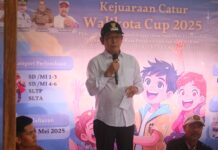 walikota memberikan sambutan pada acara Kejuaraan Catur Walikota Cup 2025,
