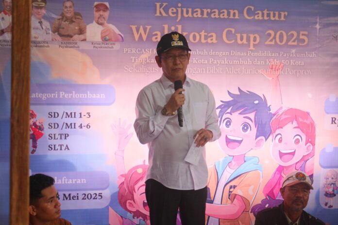 Pembukaan Kejuaraan Catur Walikota Cup 2025 di Payakumbuh walikota memberikan sambutan pada acara Kejuaraan Catur Walikota Cup 2025,