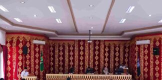 Wali Kota Payakumbuh Zulmaeta menyampaikan nota penjelasan Ranperda dalam rapat paripurna DPRD Kota Payakumbuh.