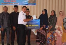 Wakil Wali Kota Payakumbuh serahkan bantuan sosial Rp416 juta kepada warga penerima manfaat di Aula Dinas Sosial, Rabu 4 Juni 2025