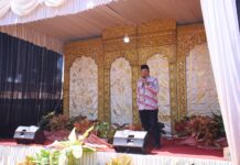 Wakil Wali Kota Payakumbuh Elzadaswarman menyampaikan sambutan pada acara khatam Al-Qur’an di Mushola Lakuang, Minggu 8 Juni 2025.