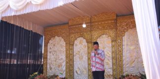 Wakil Wali Kota Payakumbuh Elzadaswarman menyampaikan sambutan pada acara khatam Al-Qur’an di Mushola Lakuang, Minggu 8 Juni 2025.