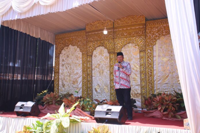 Wakil Wali Kota Payakumbuh Elzadaswarman menyampaikan sambutan pada acara khatam Al-Qur’an di Mushola Lakuang, Minggu 8 Juni 2025.