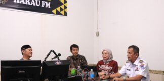 Wakil Wali Kota Payakumbuh Elzadaswarman saat talkshow di Radio Harau FM bersama UT Padang