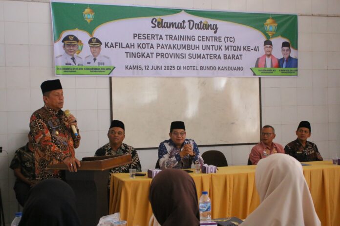 Wakil Wali Kota Payakumbuh Elzadaswarman membuka Training Center kafilah MTQ ke-41 tingkat Provinsi Sumbar di Hotel Bundo Kanduang, Kamis 12 Juni 2025