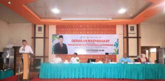 Wali Kota Payakumbuh Zulmaeta menyampaikan sambutan dalam kegiatan sosialisasi Gerakan Masyarakat Pencegahan dan Pengendalian Zoonosis di Aula BIB Provinsi Sumatera Barat.