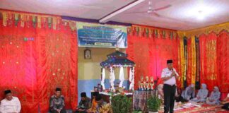 Wakil Wali Kota Payakumbuh Elzadaswarman memberikan sambutan pada acara Khatam Al-Qur’an di Surau Malayu, Padang Karambia.