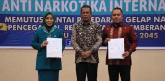 Penandatanganan kerja sama pemberantasan narkoba antara TP-PKK Payakumbuh dan BNNK dalam peringatan HANI 2025