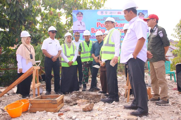 Peletakan Batu Pertama Pembangunan Puskesmas Parik Rantang Wali Kota Payakumbuh Zulmaeta bersama pejabat dan tokoh masyarakat melakukan peletakan batu pertama pembangunan relokasi Puskesmas Parik Rantang di Padang Tinggi Piliang.