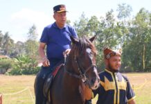 Wakil Wali Kota Payakumbuh Elzadaswarman menunggang kuda saat pembukaan Liga Hedef Panahan Berkuda Sumbar 2025 di Unand