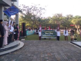 Sekda Payakumbuh Rida Ananda melepas peserta Pawai Ta’aruf Tahun Baru Islam 1447 H di Balai Kota Payakumbuh bersama pengurus LDS dan tamu undangan.