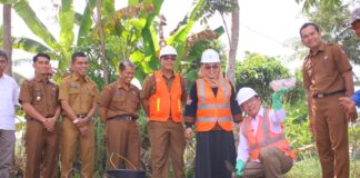 Wali Kota Payakumbuh meletakkan batu pertama pembangunan Kantor Lurah Koto Panjang
