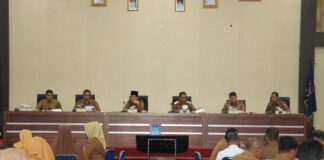 Wali Kota Payakumbuh bersama jajaran pimpinan daerah memimpin Rapat Koordinasi Pejabat Pemko Payakumbuh Tahun 2025 di Aula Ngalau Indah.