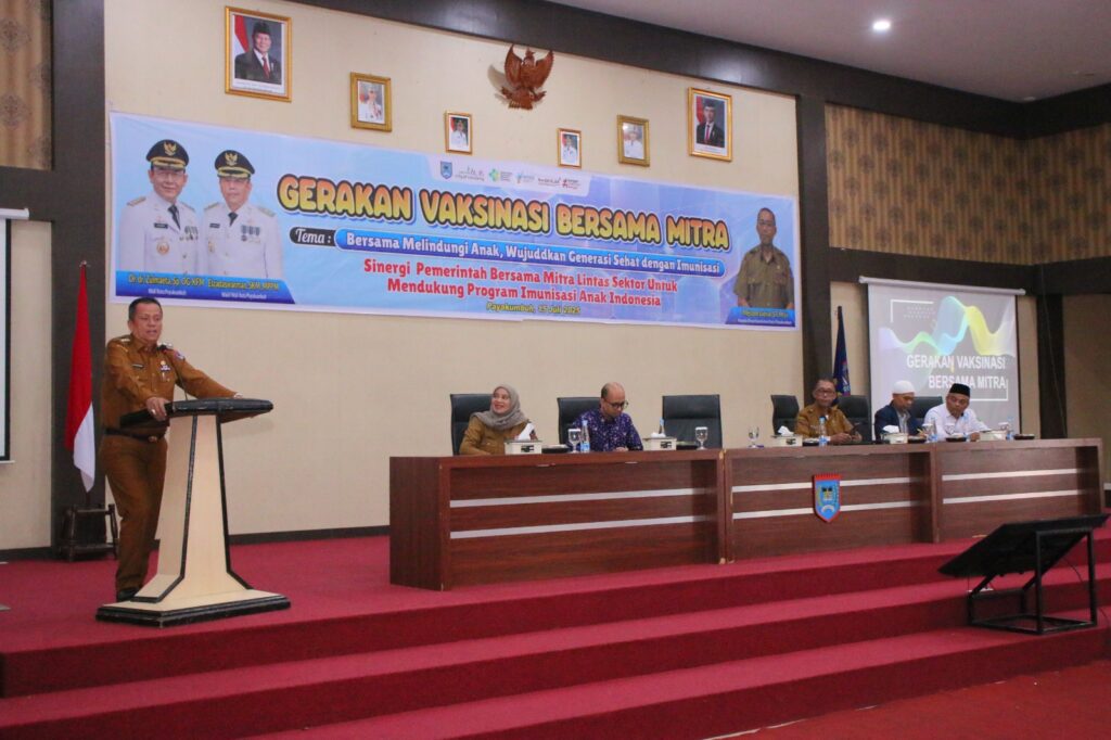 Wakil Wali Kota Payakumbuh Elzadaswarman membuka Gerakan Vaksinasi Bersama Mitra di Aula Ngalau Indah.