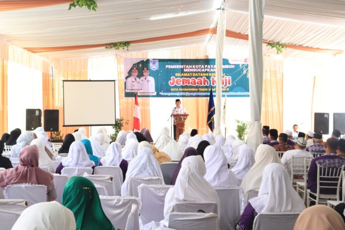 Penyambutan jemaah haji Kota Payakumbuh oleh Wali Kota Zulmaeta di Gedung IPHI, Rabu 16 Juli 2025