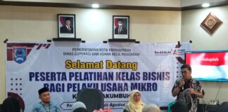 Peserta mengikuti pembukaan Pelatihan Kelas Bisnis bagi pelaku usaha mikro di Kota Payakumbuh yang digelar oleh Dinas Koperasi dan UMKM, Juli 2025.