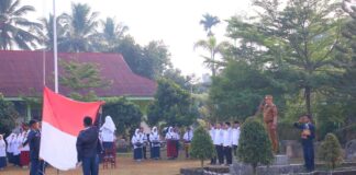 Wakil Wali Kota Payakumbuh Elzadaswarman jadi pembina upacara di MTsN 2 Payakumbuh