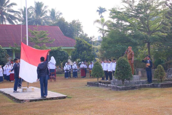 Wakil Wali Kota Payakumbuh Elzadaswarman jadi pembina upacara di MTsN 2 Payakumbuh