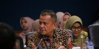 Wakil Wali Kota Payakumbuh Elzadaswarman berbicara dalam Sarasehan Ekonomi Sumatera Barat 2025 di Padang.