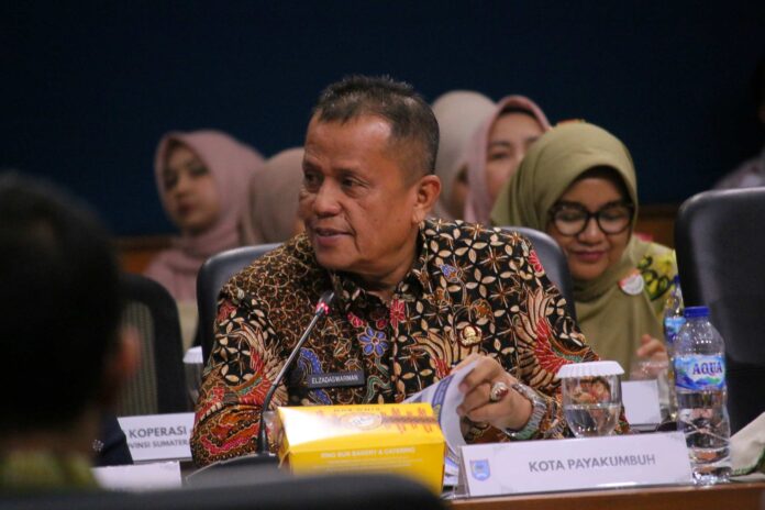 Wakil Wali Kota Payakumbuh Elzadaswarman berbicara dalam Sarasehan Ekonomi Sumatera Barat 2025 di Padang.