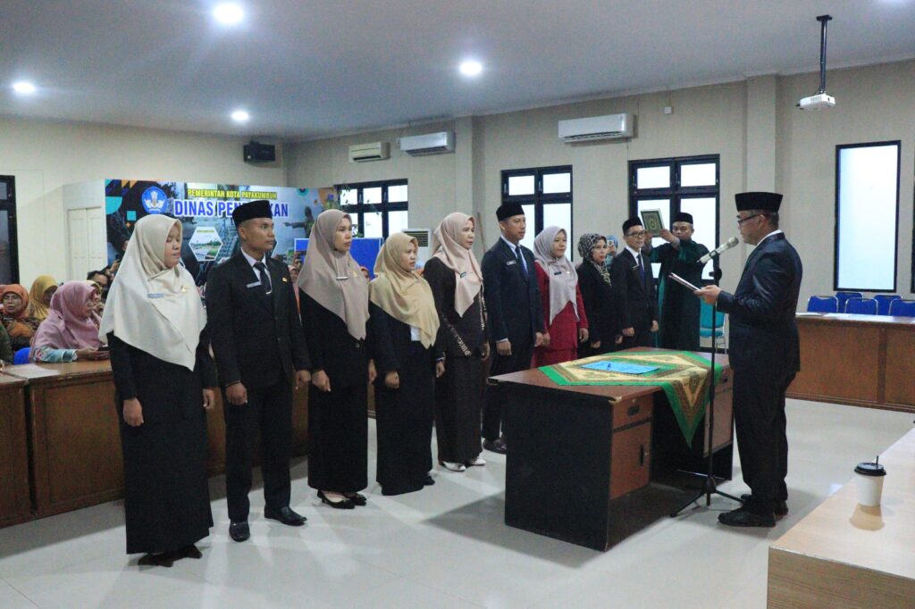 Pelantikan pejabat pendidikan baru Kota Payakumbuh oleh Sekda Rida Ananda, Kamis 24 Juli 2025.