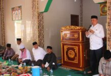 Wakil Wali Kota Payakumbuh Elzadaswarman memberikan sambutan dalam peringatan 1 Muharam 1447 H di Masjid Makmur Kapalo Koto Ampangan
