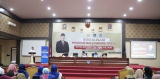 Peserta mengikuti sosialisasi Program Makan Bergizi Gratis bersama Komisi IX DPR RI di Aula Balai Kota Payakumbuh, Rabu 6 Agustus 2025.