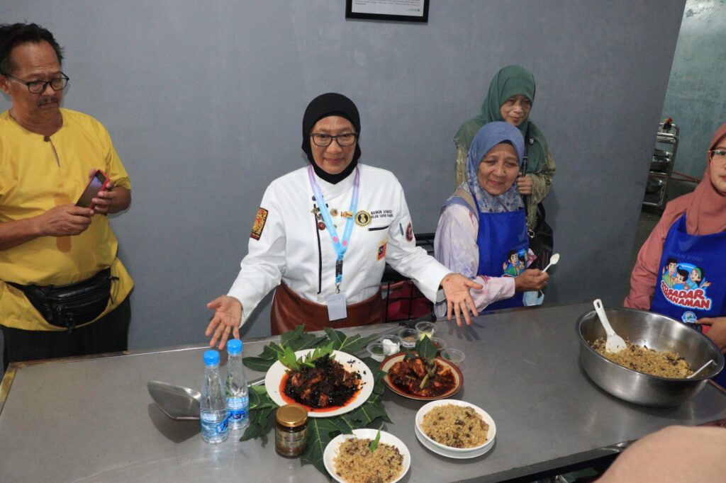 Hasil masakan rendang yang dibuat oleh salah seorang chef internasional