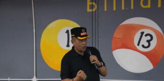 Wakil Wali Kota Payakumbuh Elzadaswarman memberikan sambutan saat membuka Turnamen Biliar Piala Bergilir Wali Kota Payakumbuh Seri II di Rumah Biliar Nineball, Parik Rantang.