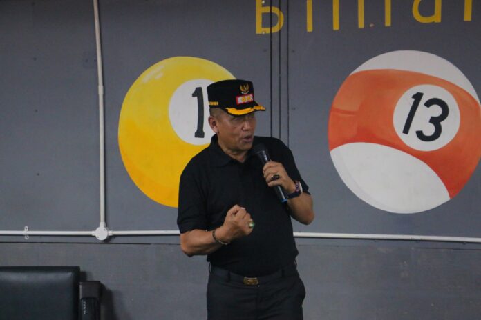Wakil Wali Kota Payakumbuh Elzadaswarman memberikan sambutan saat membuka Turnamen Biliar Piala Bergilir Wali Kota Payakumbuh Seri II di Rumah Biliar Nineball, Parik Rantang.