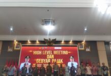 Wakil Wali Kota Payakumbuh Elzadaswarman bersama jajaran Forkopimda dan pejabat daerah menghadiri High Level Meeting dan Gebyar Pajak di Payakumbuh.