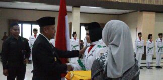 Wakil Wali Kota Payakumbuh Elzadaswarman kukuhkan anggota Paskibraka 2025