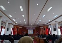 Suasana rapat paripurna DPRD Payakumbuh mendengarkan pidato Presiden Prabowo pada Sidang Tahunan MPR 2025