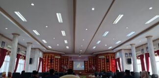 Suasana rapat paripurna DPRD Payakumbuh mendengarkan pidato Presiden Prabowo pada Sidang Tahunan MPR 2025