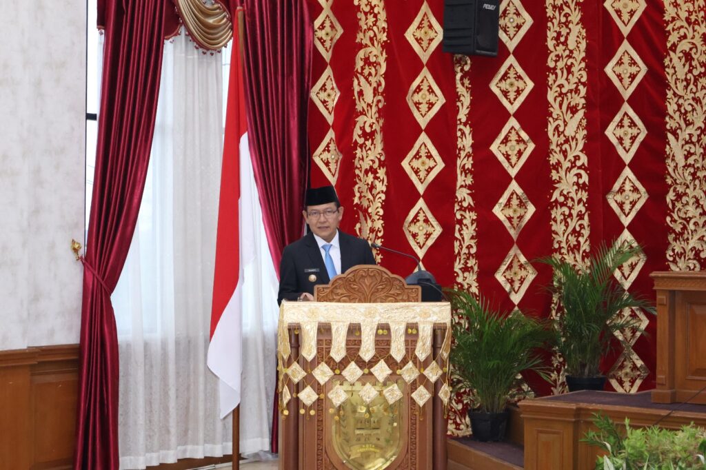 Wali Kota Payakumbuh Zulmaeta sampaikan pidato pada rapat paripurna DPRD tentang Perubahan APBD 2025