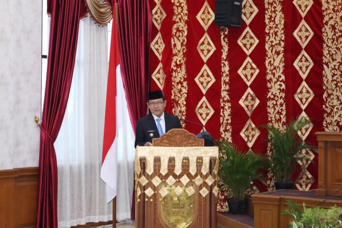 Wali Kota Payakumbuh Sampaikan Pidato Perubahan APBD 2025 di DPRD Wali Kota Payakumbuh Zulmaeta sampaikan pidato pada rapat paripurna DPRD tentang Perubahan APBD 2025