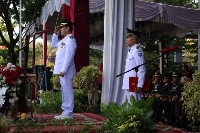 Wali Kota Payakumbuh Zulmaeta memimpin upacara peringatan HUT ke-80 Republik Indonesia di Halaman Balai Kota Payakumbuh dengan penuh khidmat.