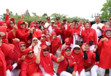 Lintas Agama Bersatu di Jalan Sehat Kerukunan Payakumbuh Wakil Wali Kota Payakumbuh bersama warga lintas komunitas ikuti Jalan Sehat Kerukunan dalam rangka HUT ke-80 RI, penuh semangat dengan atribut merah putih.