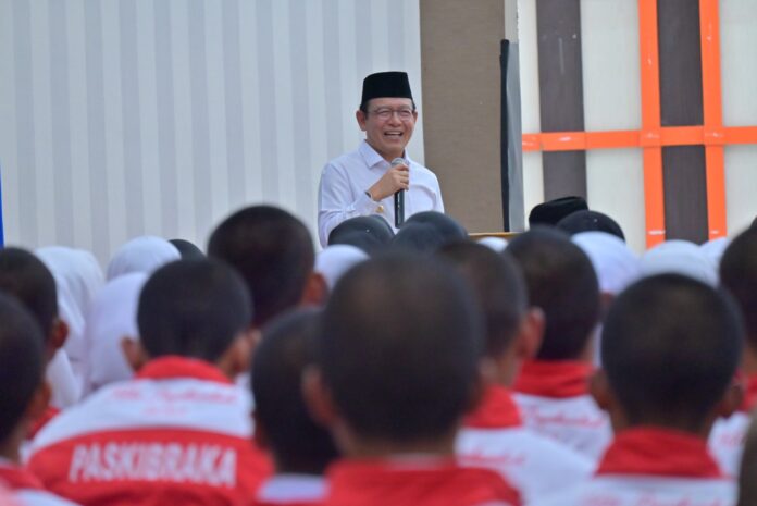 Wali Kota Payakumbuh Zulmaeta menutup Diklat Paskibraka 2025