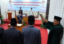 Wali Kota Zulmaeta Lantik 14 Pejabat Pimpinan Tinggi Pratama Pelantikan dan pengambilan sumpah pejabat pimpinan tinggi pratama oleh Wali Kota Payakumbuh Zulmaeta.
