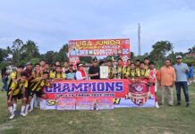 Wawako Elzadaswarman Tutup Liga Junior Payakumbuh, Ajak Anak Muda Berani Bermimpi Besar Tim SSB Arafah meraih juara pertama Liga Junior Payakumbuh KU-15 Tahun 2024/2025, foto bersama Wakil Wali Kota Elzadaswarman usai penutupan liga di Lapangan Kapten Tantawi, Tanjung Pauh, Minggu (24/8/2025).