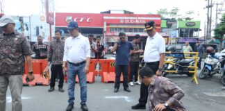 Wali Kota Payakumbuh bersama jajaran pemerintah meninjau lokasi relokasi pedagang korban kebakaran Pasar Payakumbuh.