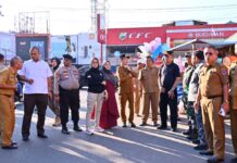 Wali Kota Payakumbuh Pastikan Relokasi Sementara Pedagang Korban Kebakaran Segera Disiapkan Wali Kota Payakumbuh bersama Forkopimda meninjau lokasi relokasi pedagang terdampak kebakaran.