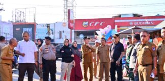 Wali Kota Payakumbuh bersama Forkopimda meninjau lokasi relokasi pedagang terdampak kebakaran.